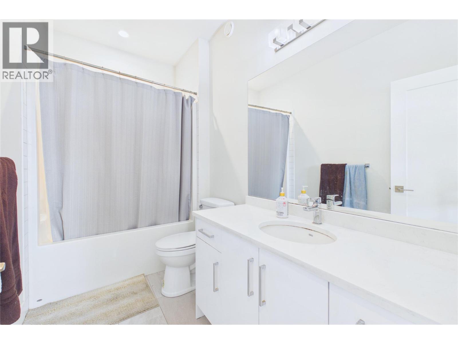 #7 115 Wyndham Crescent - 17
