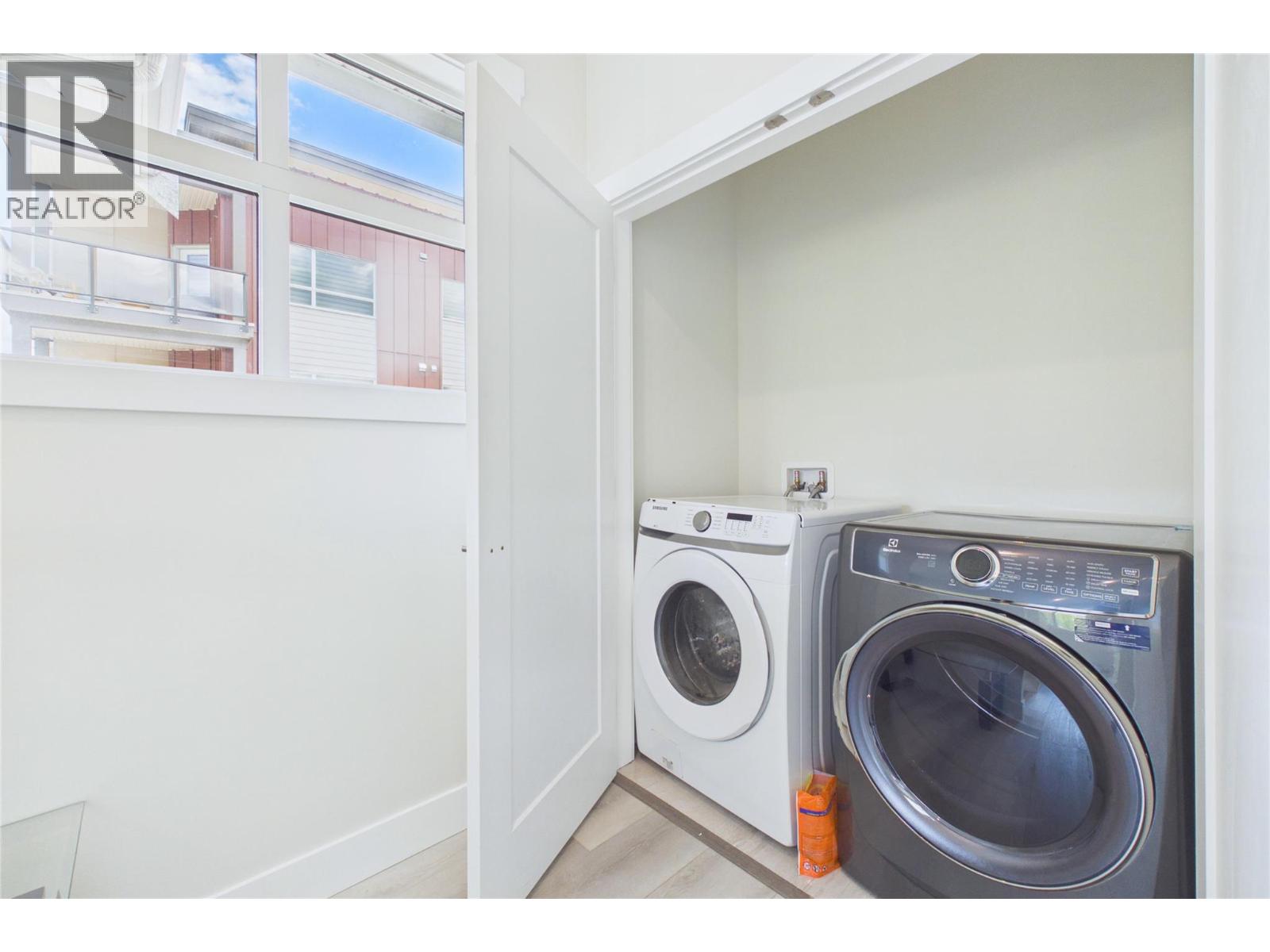 #7 115 Wyndham Crescent - 19