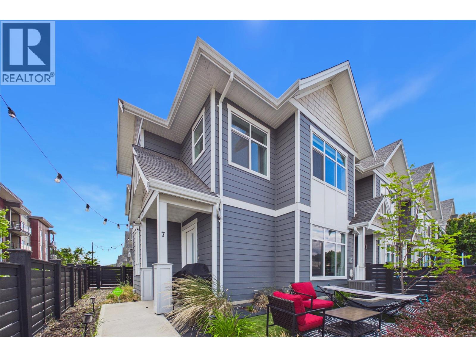 #7 115 Wyndham Crescent - 1