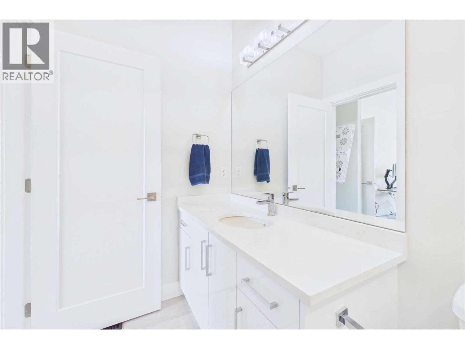 #7 115 Wyndham Crescent - 27