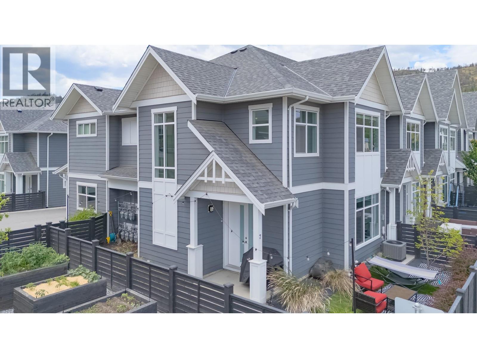#7 115 Wyndham Crescent - 35