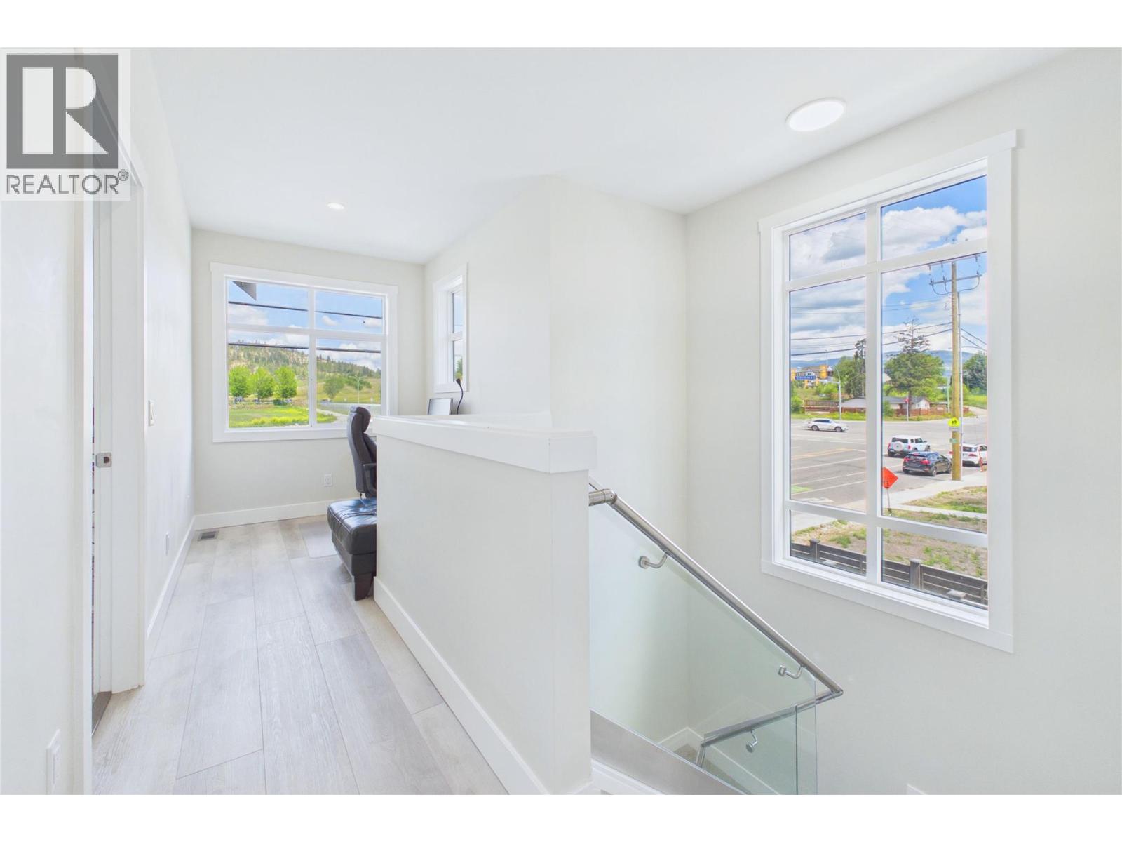 #7 115 Wyndham Crescent - 20