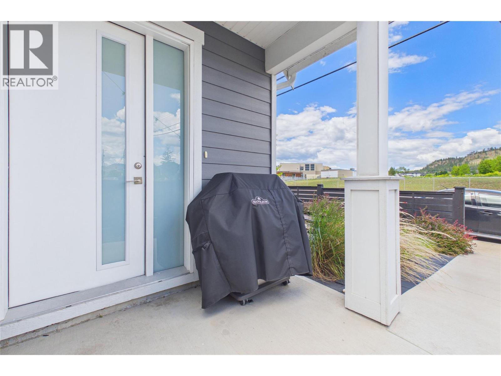 #7 115 Wyndham Crescent - 28