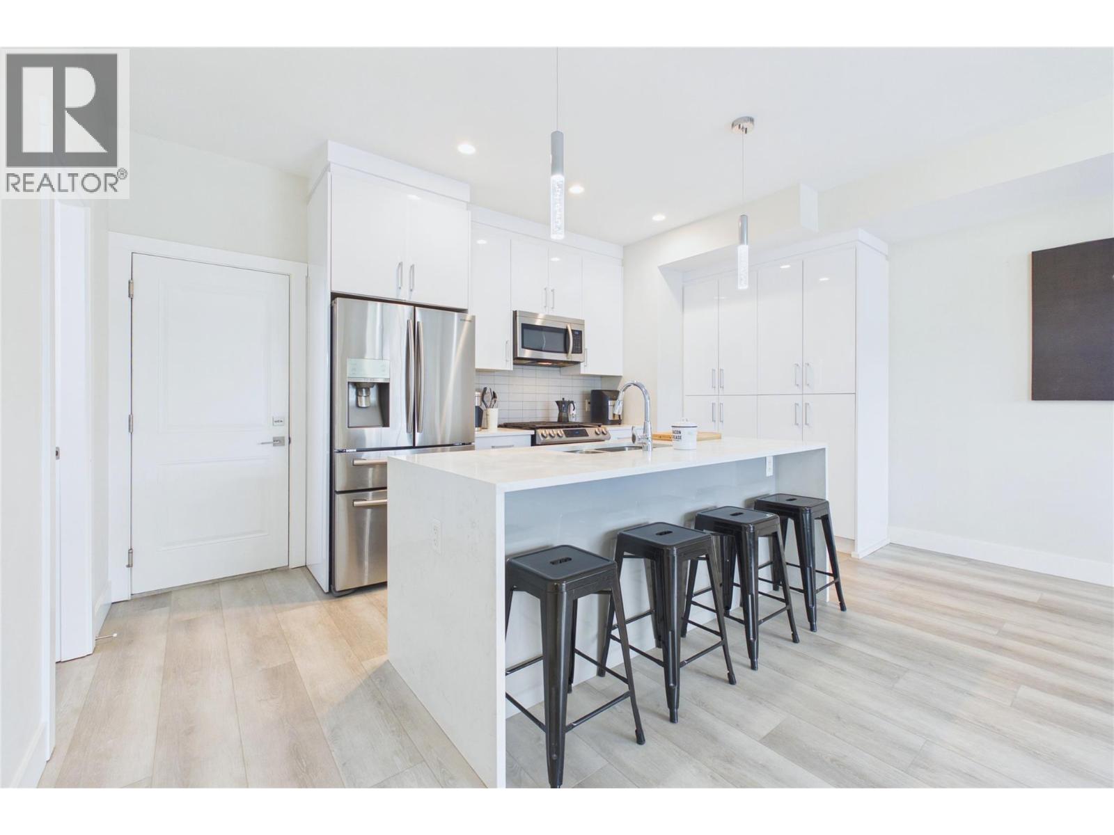 #7 115 Wyndham Crescent - 14
