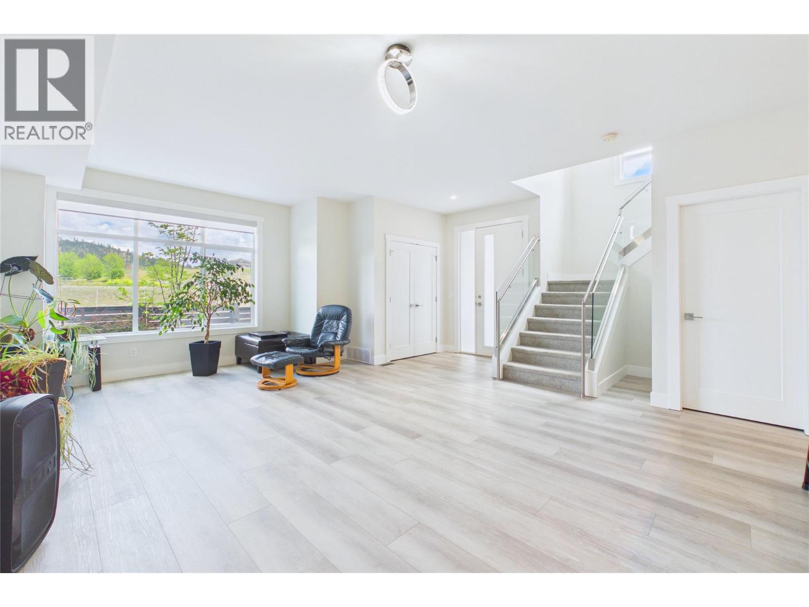 #7 115 Wyndham Crescent - 9
