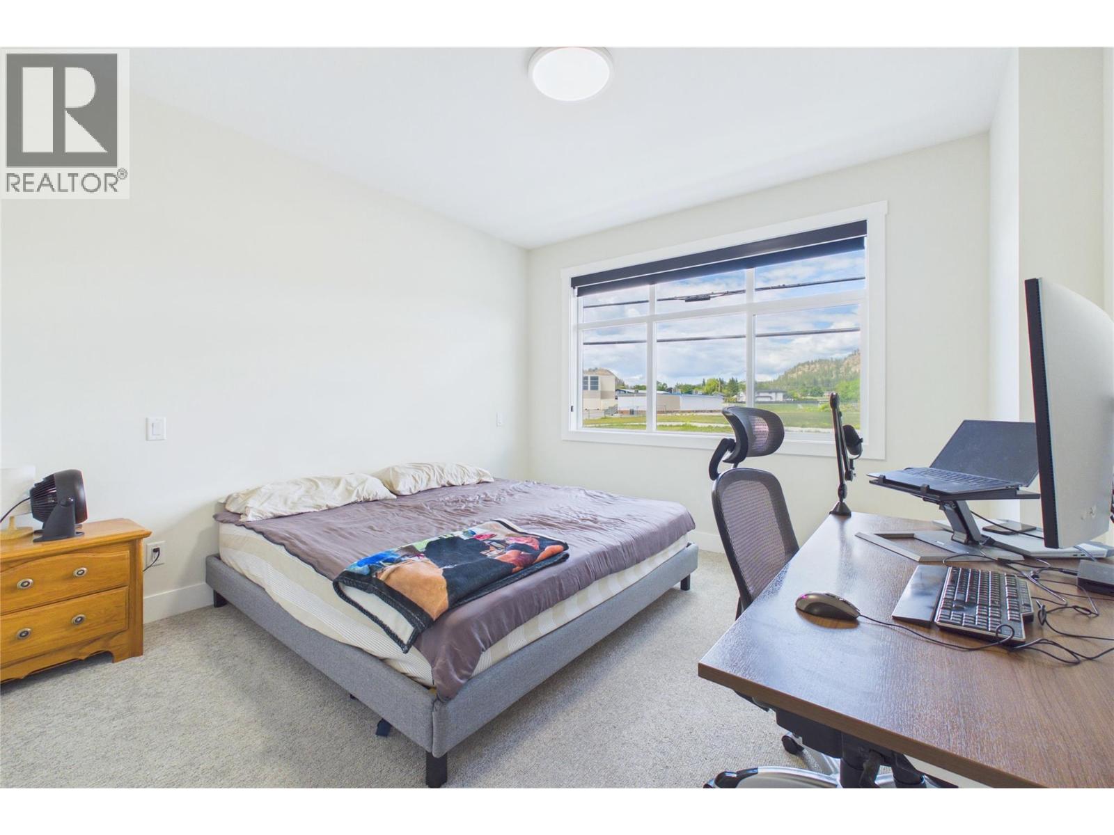 #7 115 Wyndham Crescent - 23