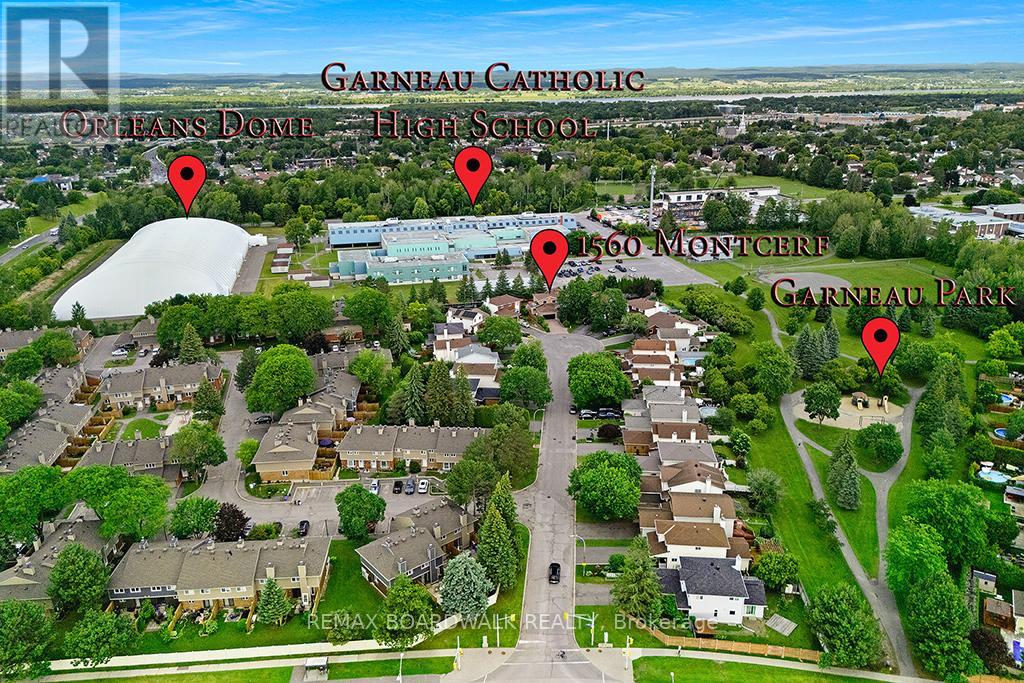 Backing onto Garneau & parks, with gate access