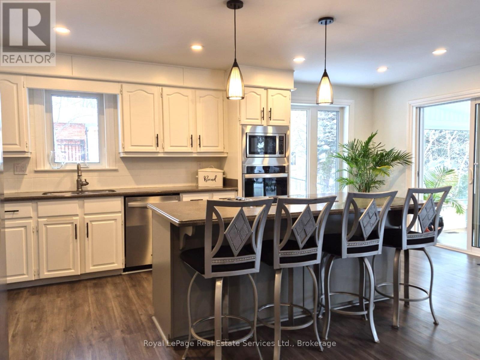 184 DUNDAS STREET E - 10