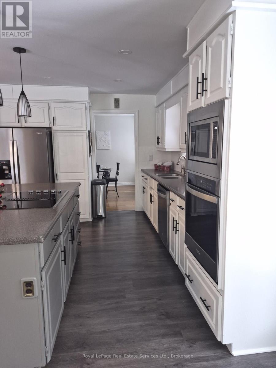 184 DUNDAS STREET E - 12