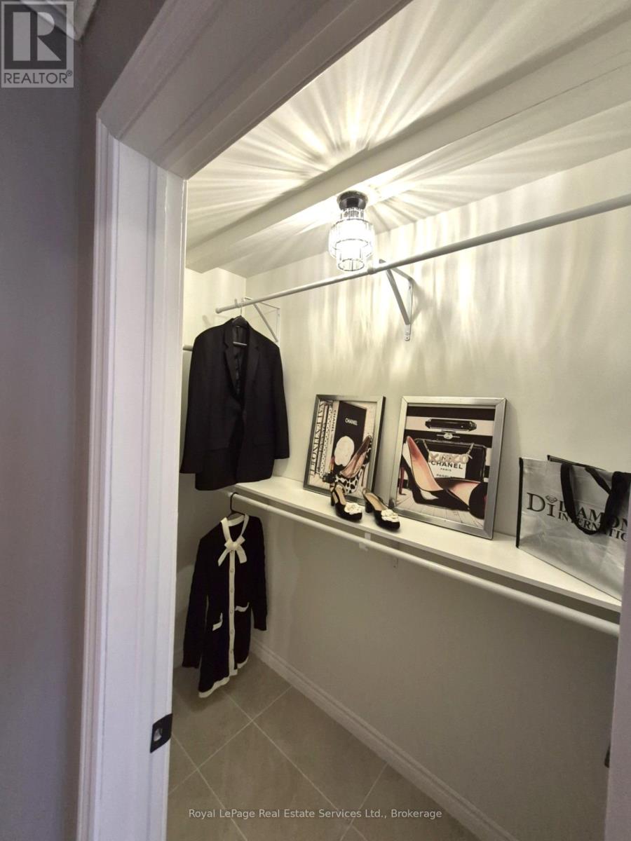 184 DUNDAS STREET E - 19