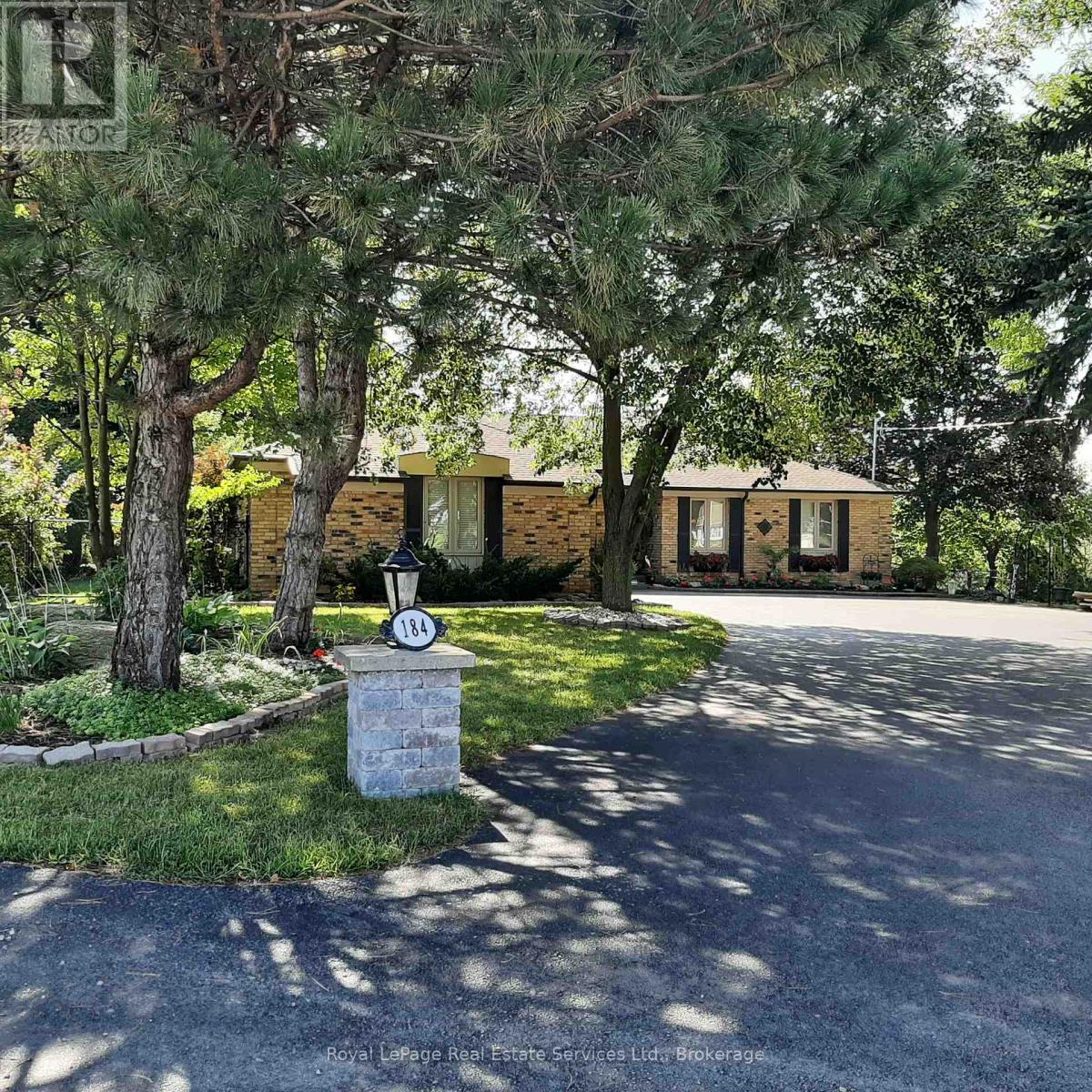 184 DUNDAS STREET E - 2