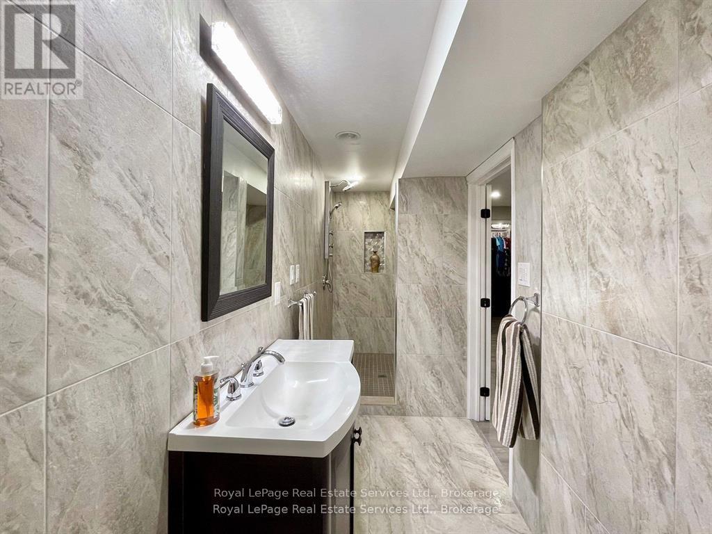 184 DUNDAS STREET E - 28