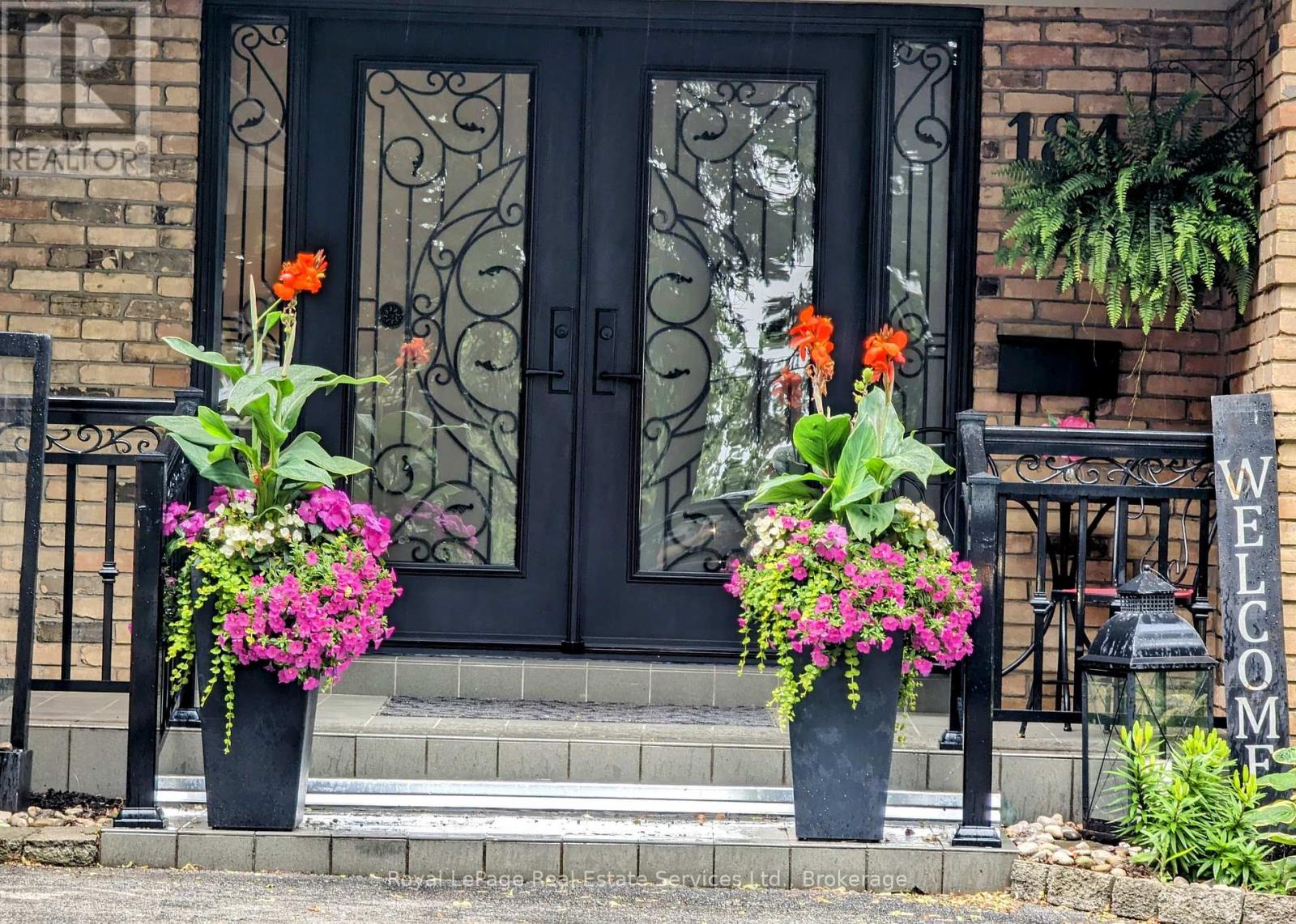 184 DUNDAS STREET E - 3