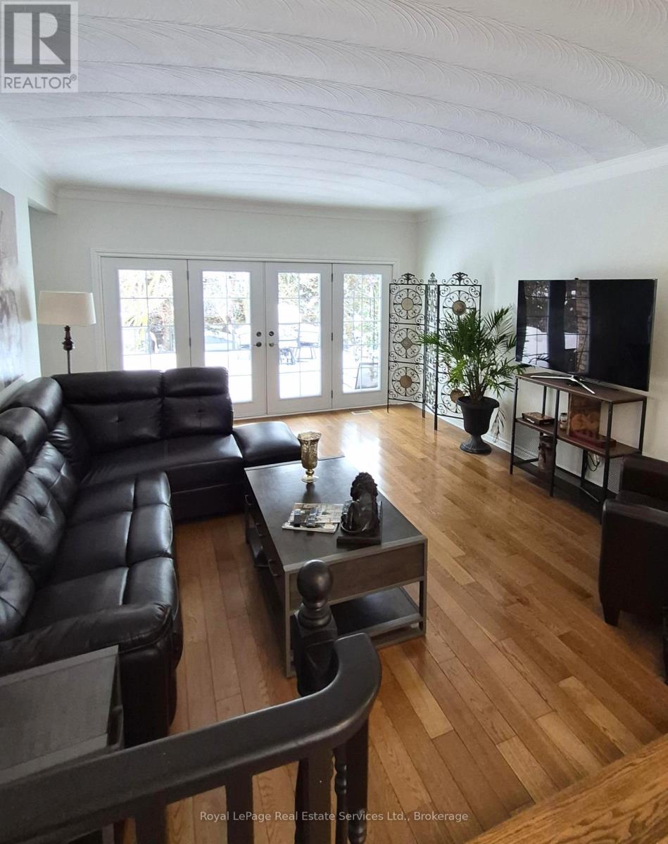 184 DUNDAS STREET E - 9