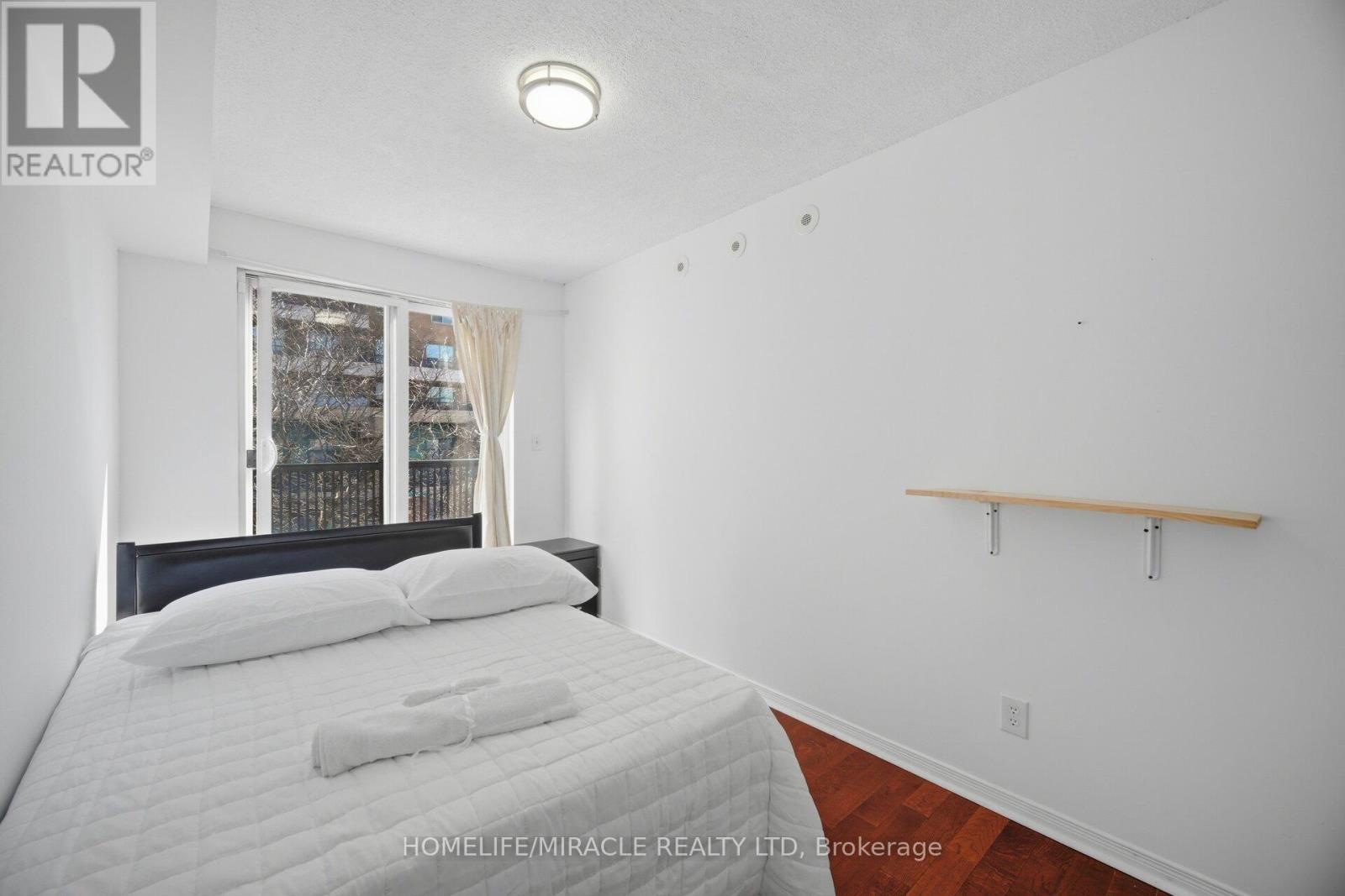 #2002 3049 FINCH AVENUE W - 26