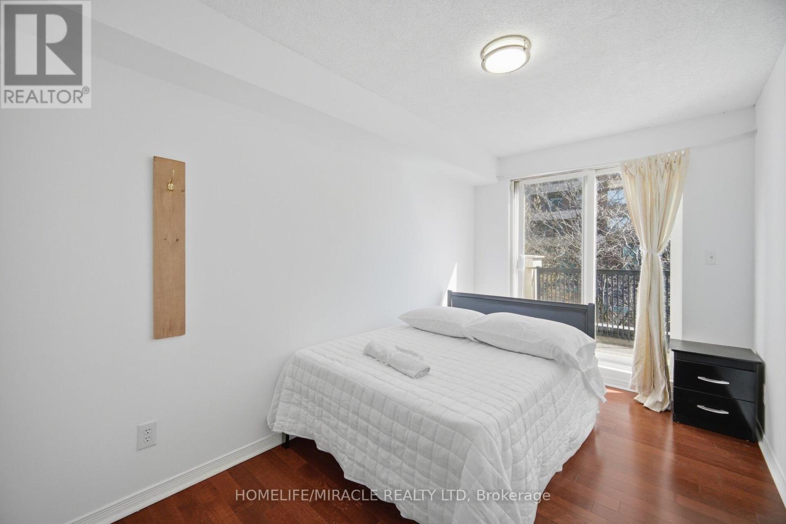 #2002 3049 FINCH AVENUE W - 25