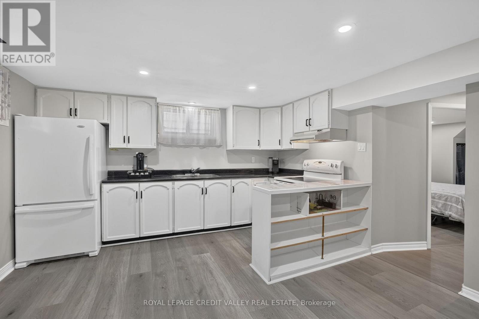 80 CORNWALL ROAD - 26
