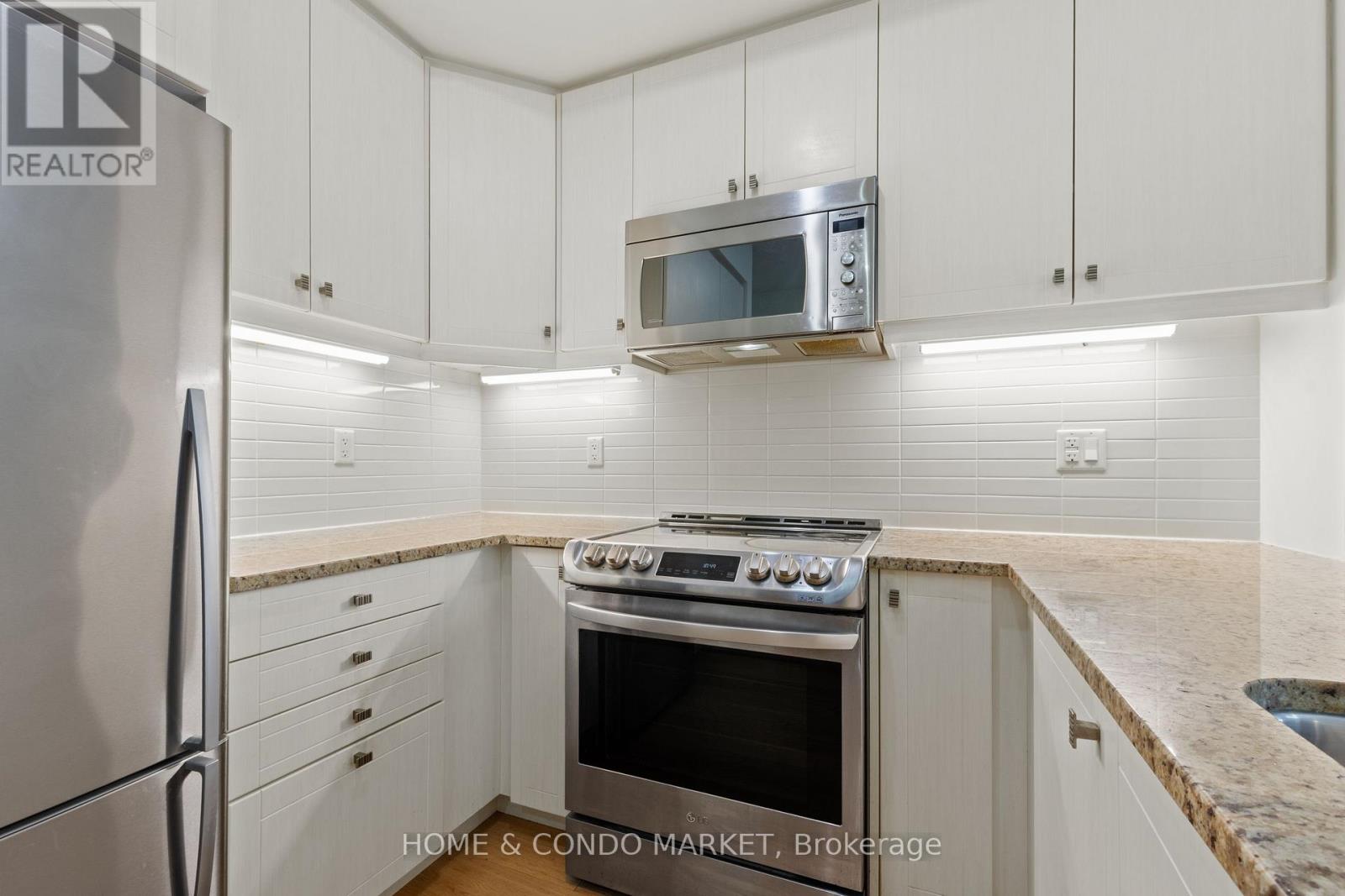 #130 3170 ERIN MILLS PARKWAY - 10