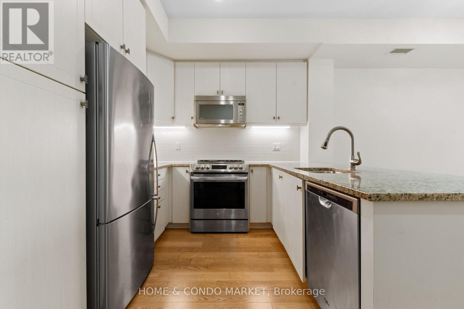 #130 3170 ERIN MILLS PARKWAY - 12
