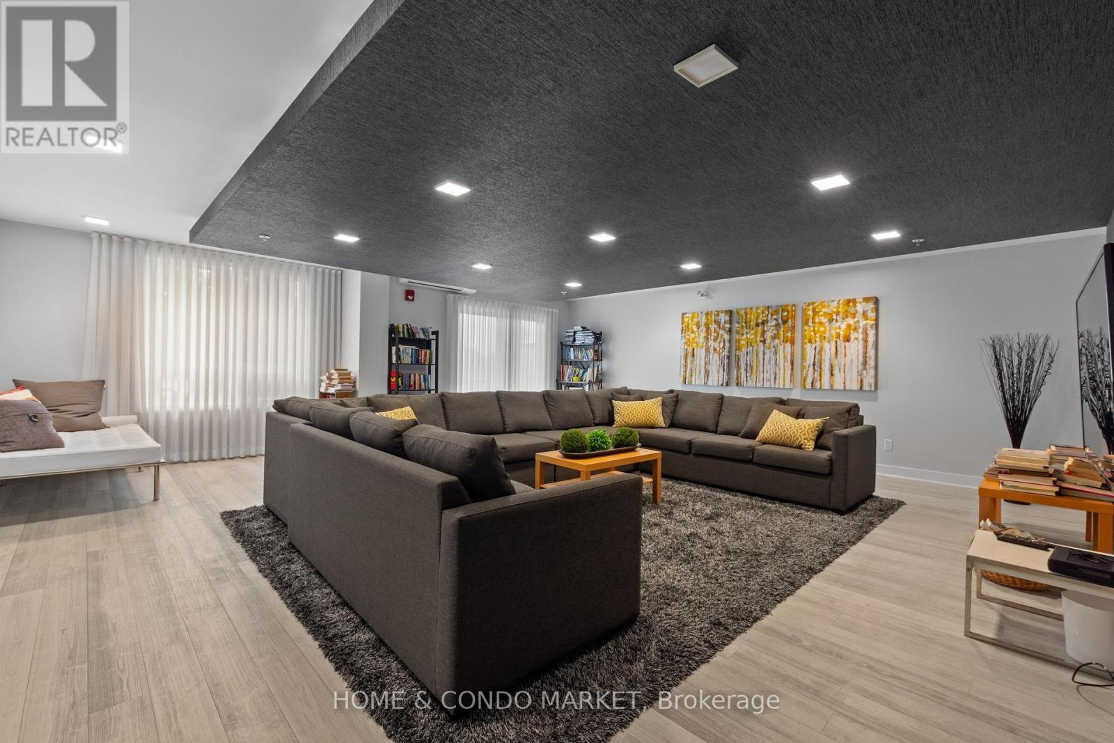 #130 3170 ERIN MILLS PARKWAY - 26