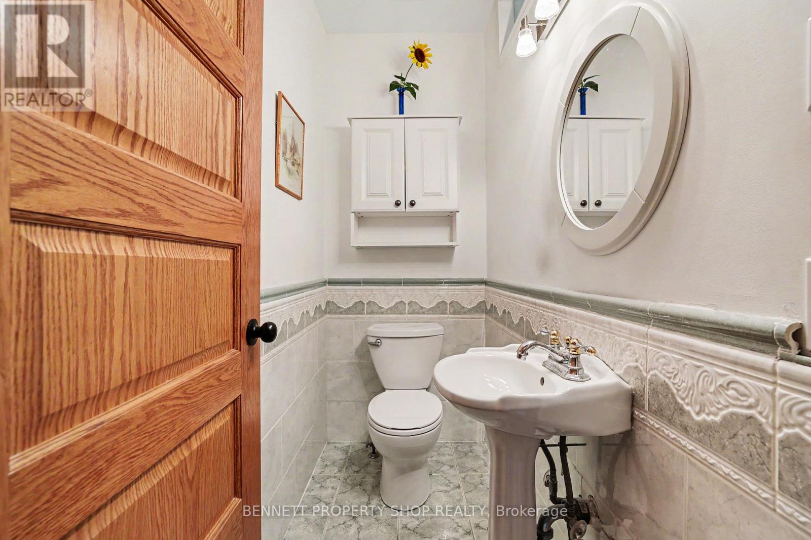 3 Bed, 2 Bath House for Sale in Ottawa – 289 CRICHTON STREET, Ottawa – MLS# X13462184 - Image 11