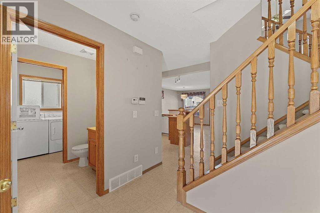 126 Saddleridge Close NE - photo 3