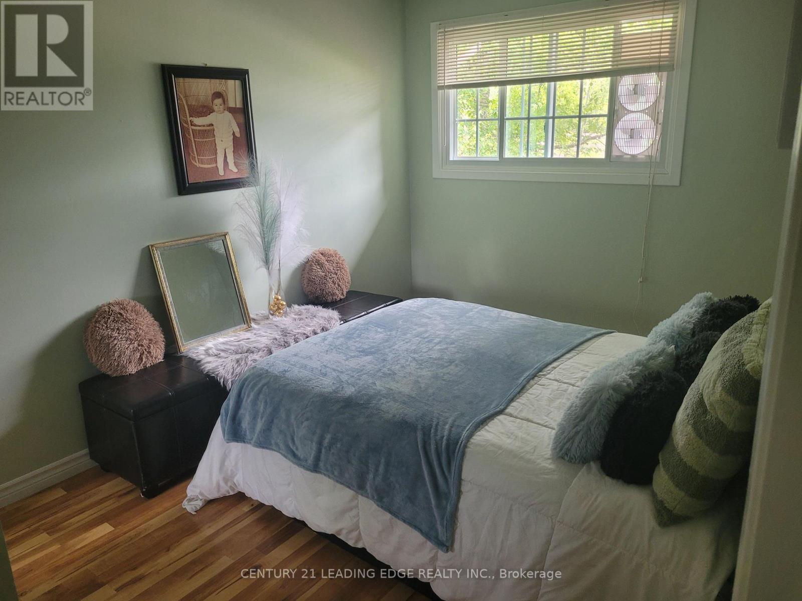 19 FOREST HILL ROAD - 22