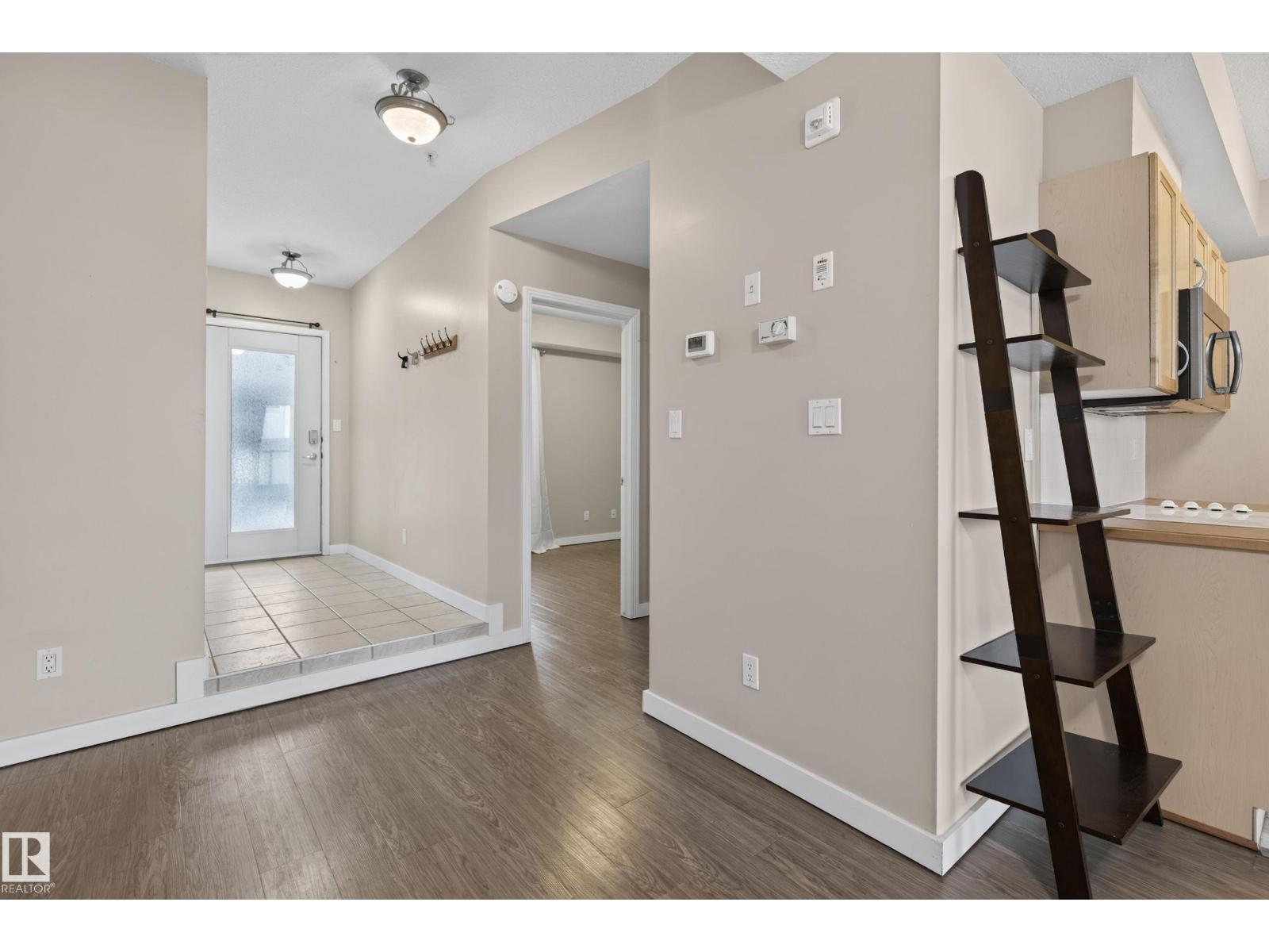 #109 9828 112 ST NW - 8