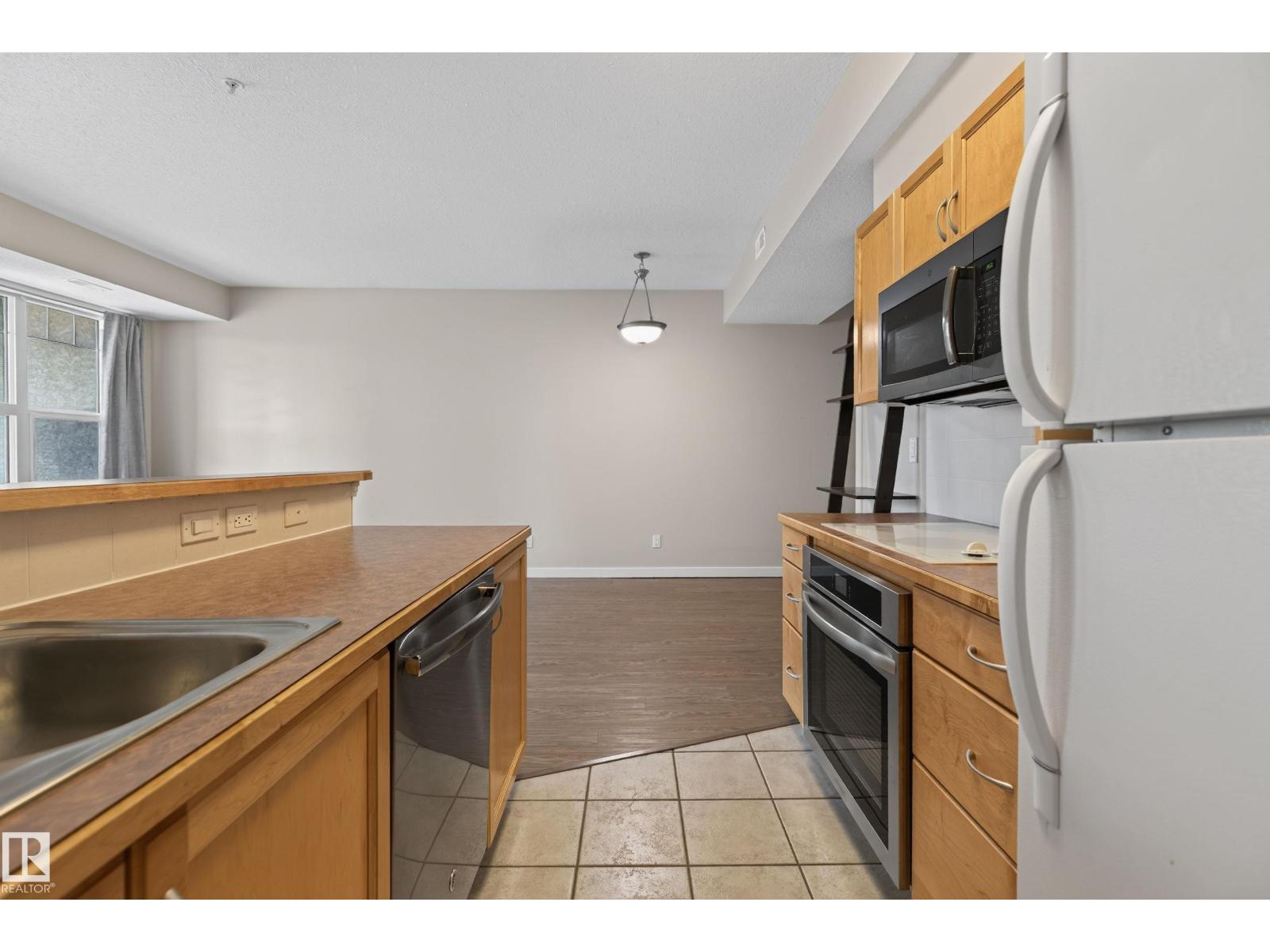 #109 9828 112 ST NW - 11