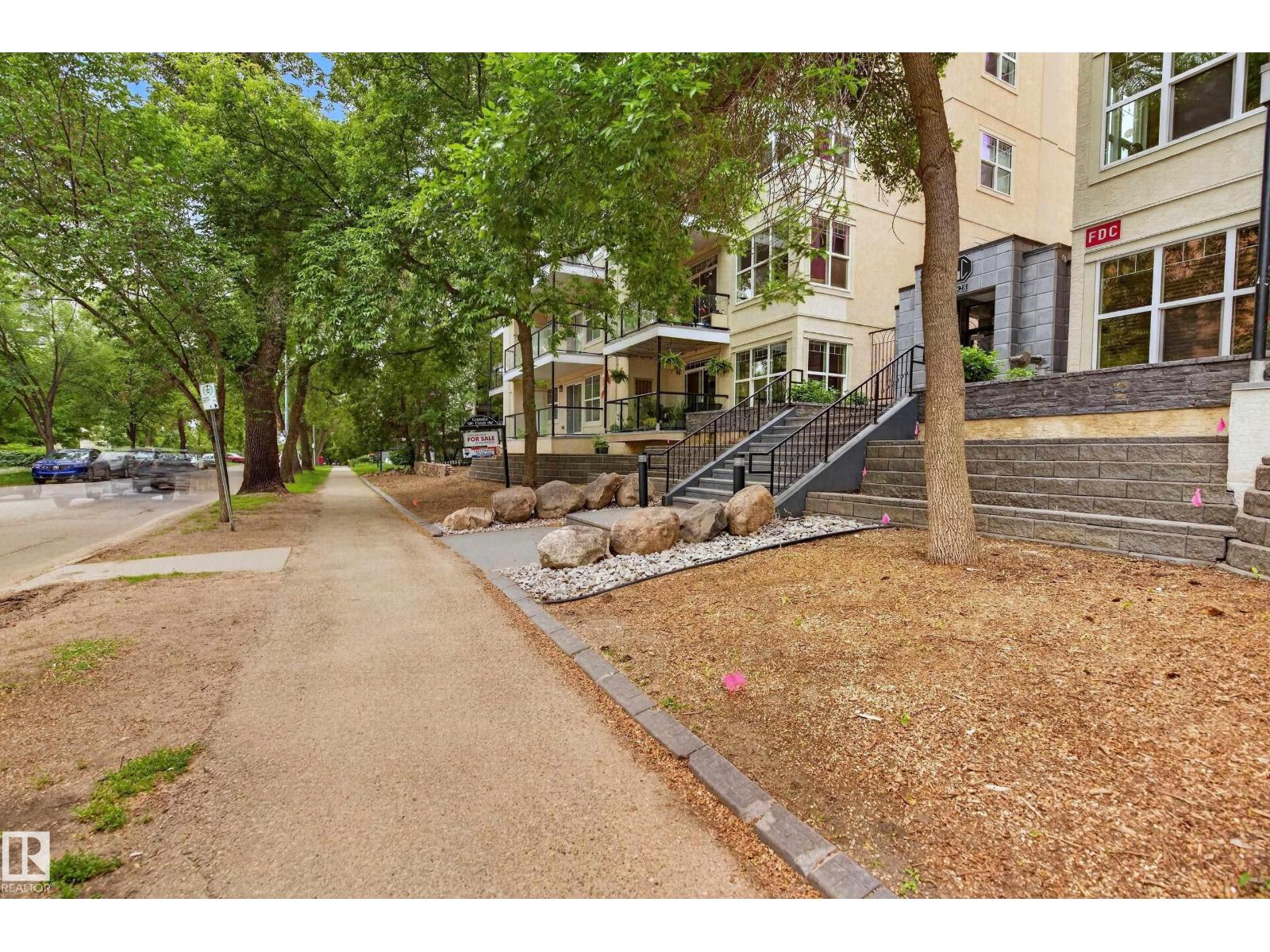 #109 9828 112 ST NW - photo 3