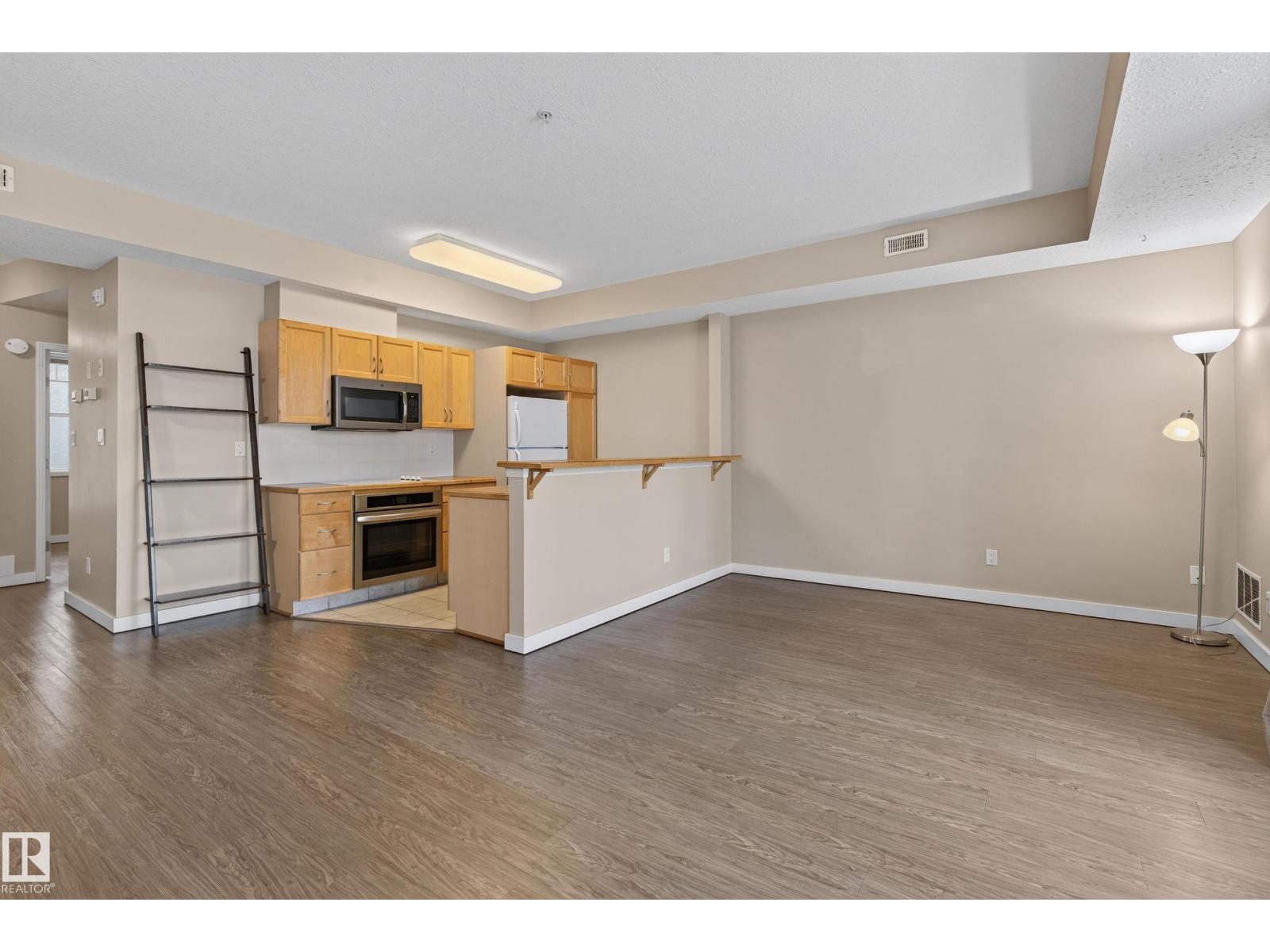 #109 9828 112 ST NW - 15