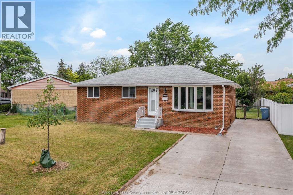 5210 QUEEN ELIZABETH DRIVE - 1
