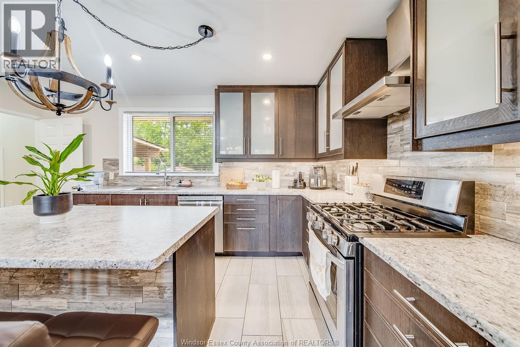 5210 QUEEN ELIZABETH DRIVE - 13