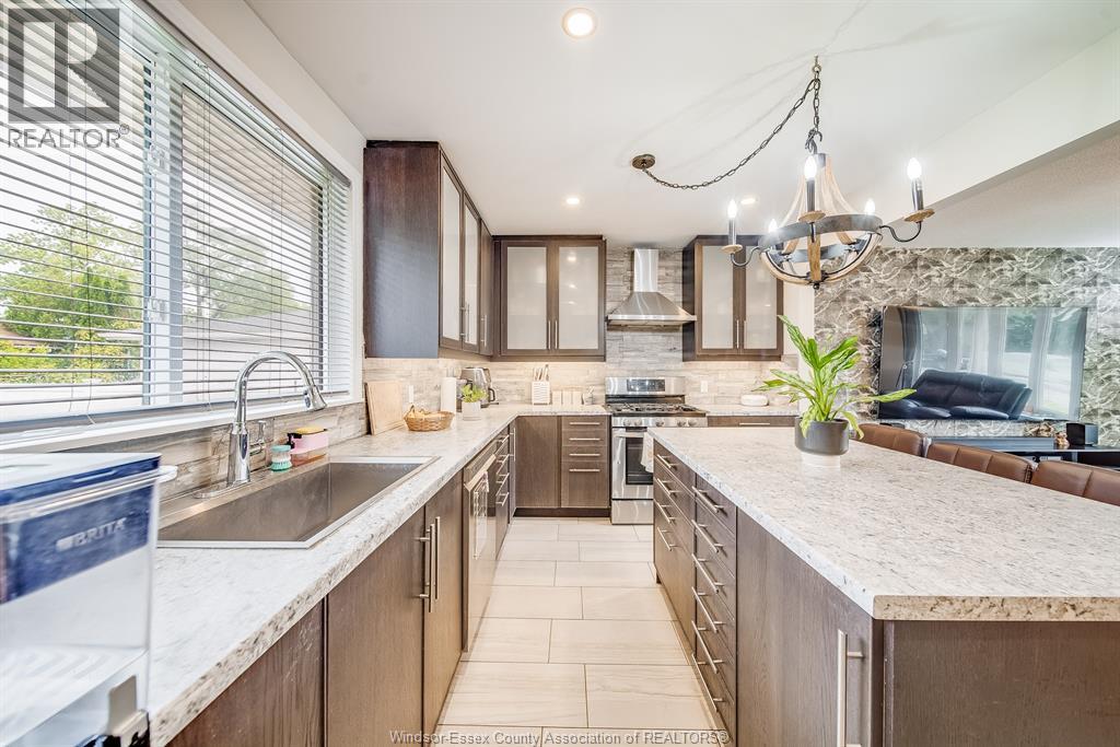 5210 QUEEN ELIZABETH DRIVE - 15