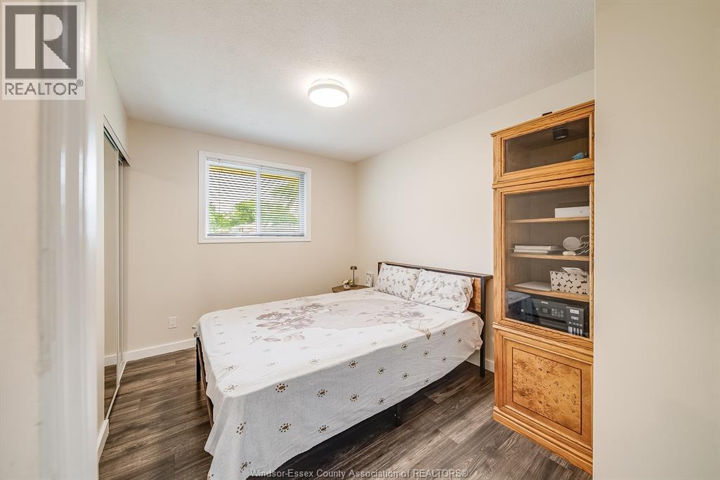 5210 QUEEN ELIZABETH DRIVE - 16