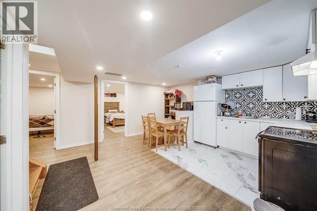 5210 QUEEN ELIZABETH DRIVE - 27