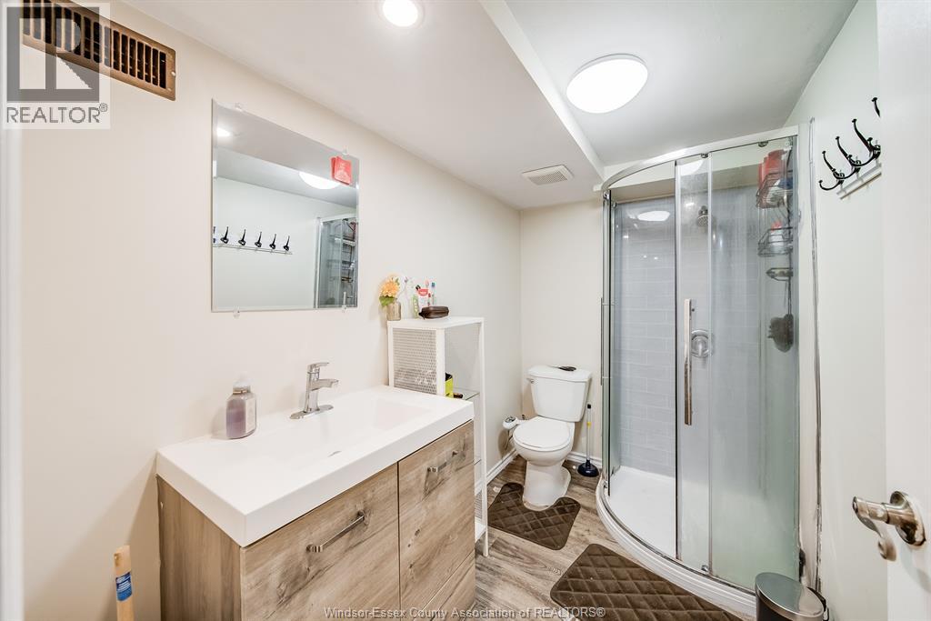 5210 QUEEN ELIZABETH DRIVE - 28
