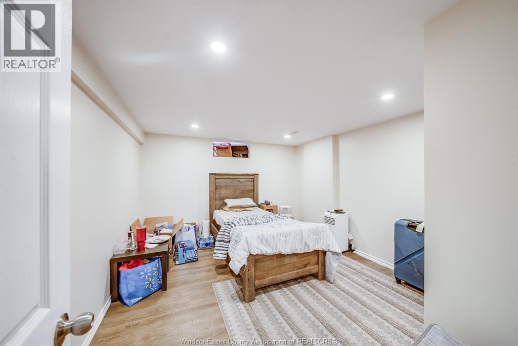 5210 QUEEN ELIZABETH DRIVE - 32