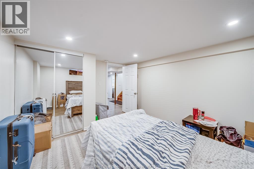5210 QUEEN ELIZABETH DRIVE - 33