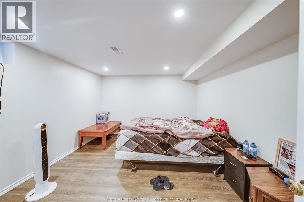 5210 QUEEN ELIZABETH DRIVE - 34