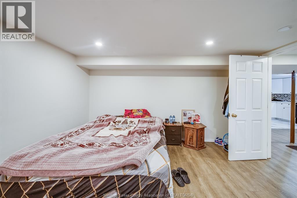 5210 QUEEN ELIZABETH DRIVE - 35