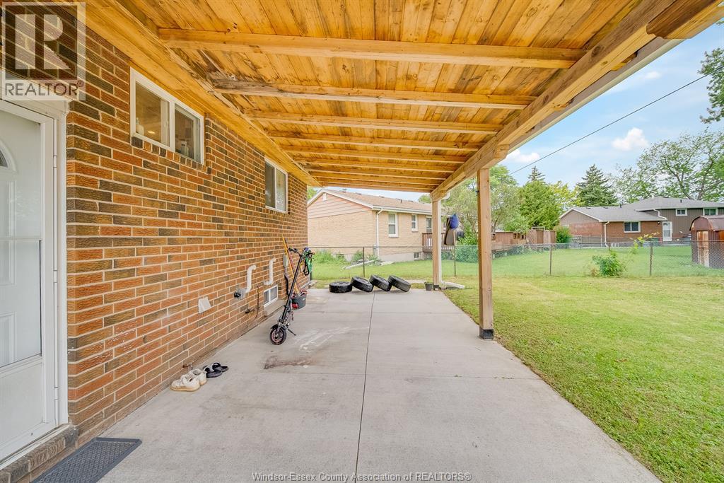 5210 QUEEN ELIZABETH DRIVE - 36