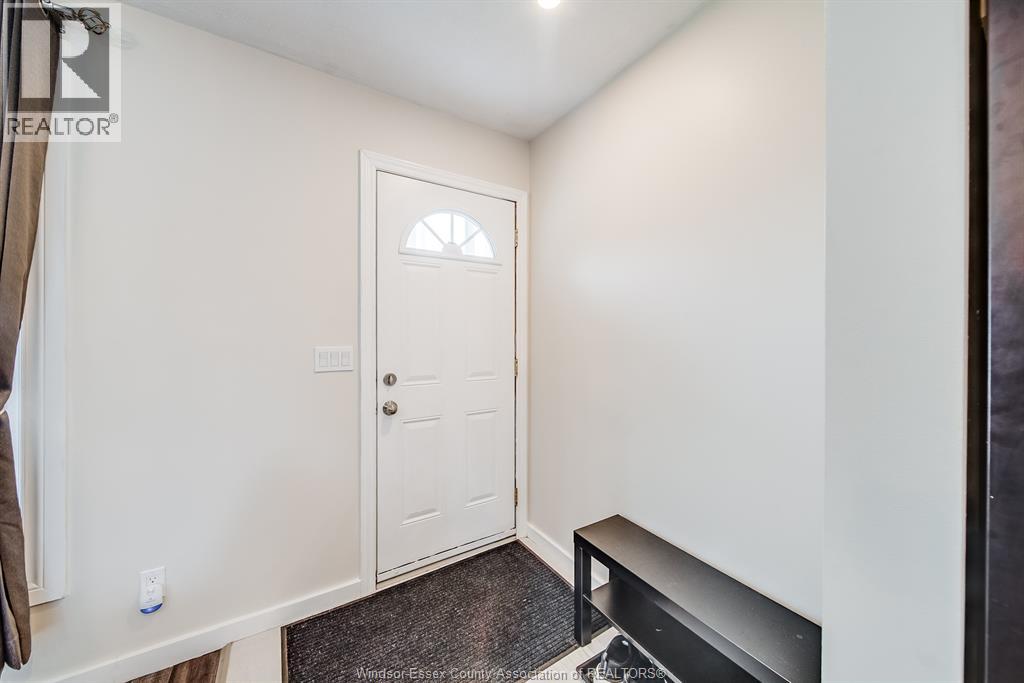 5210 QUEEN ELIZABETH DRIVE - 4