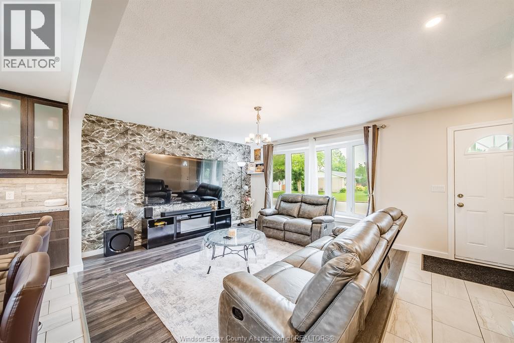 5210 QUEEN ELIZABETH DRIVE - 5