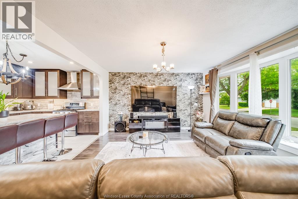 5210 QUEEN ELIZABETH DRIVE - 6