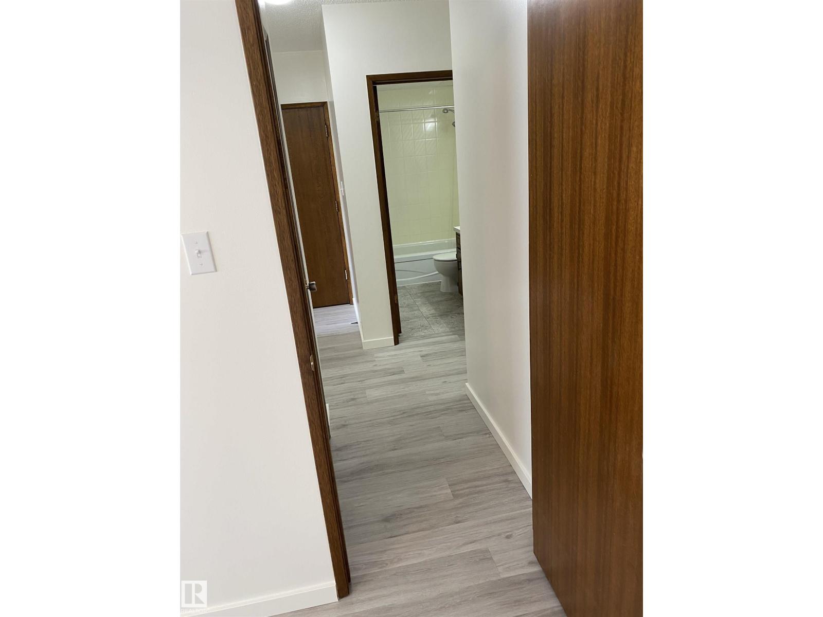 3812-3814 53 ST - 32