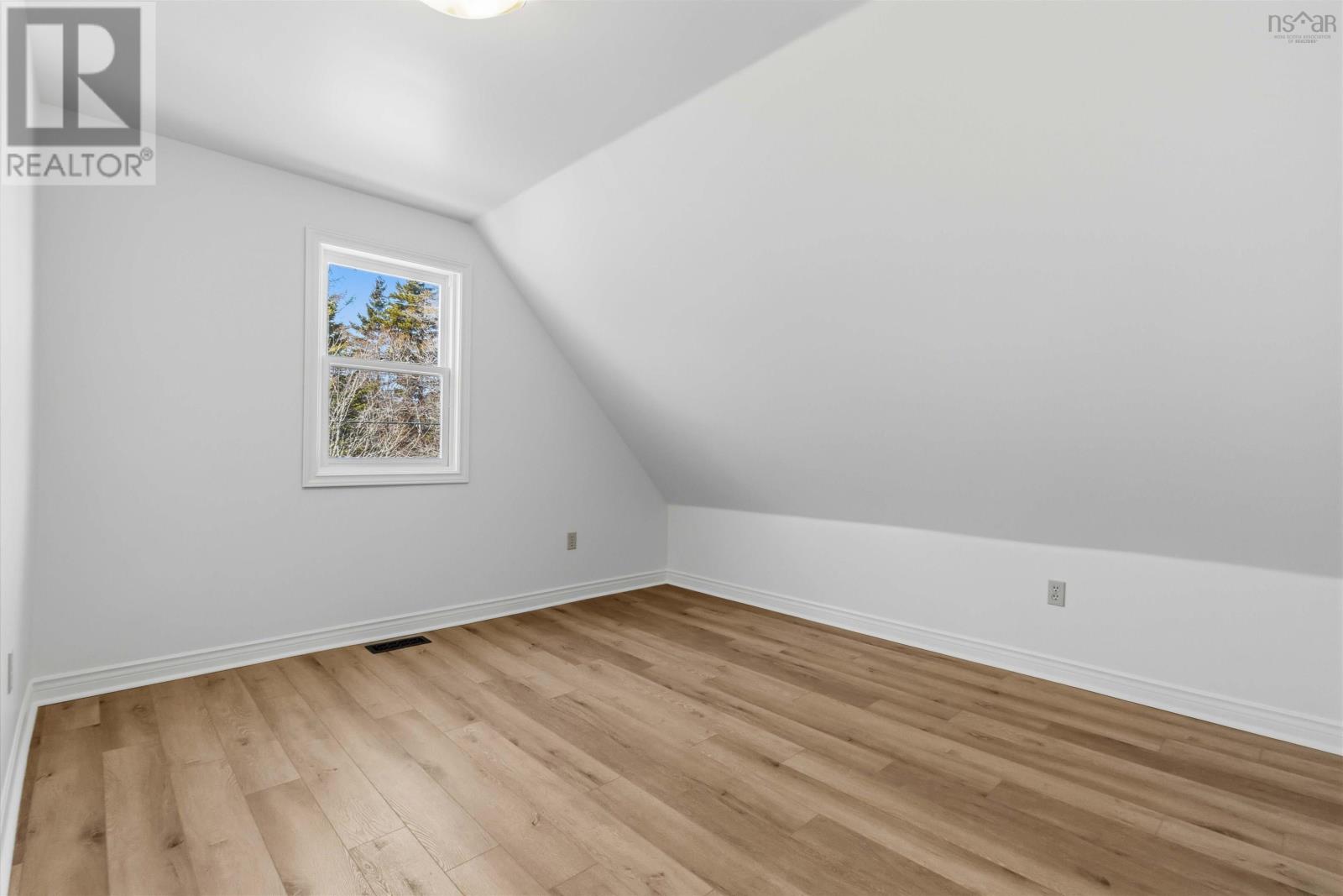 341 Myra Road - 25