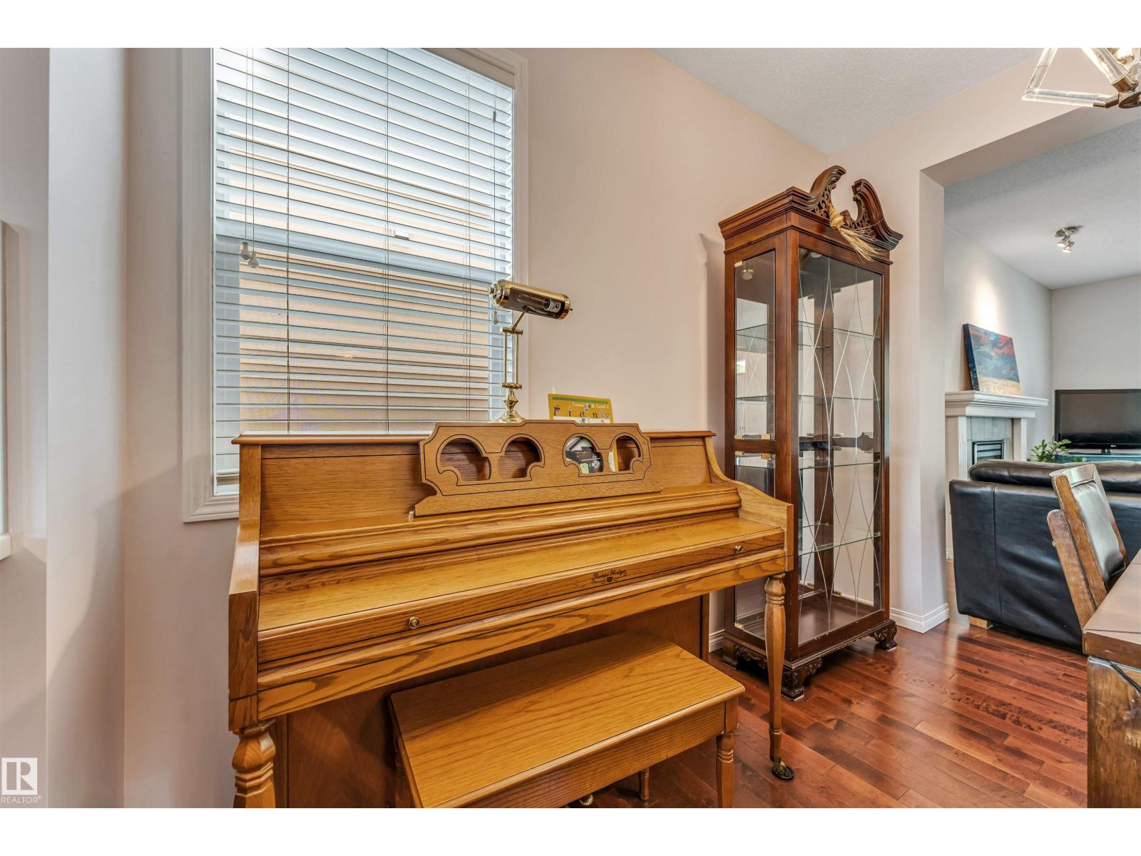 1135 74 ST SW - 19