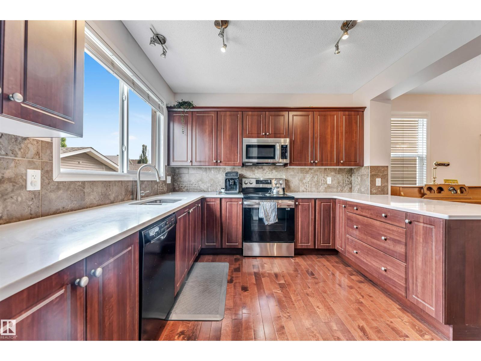 1135 74 ST SW - 23