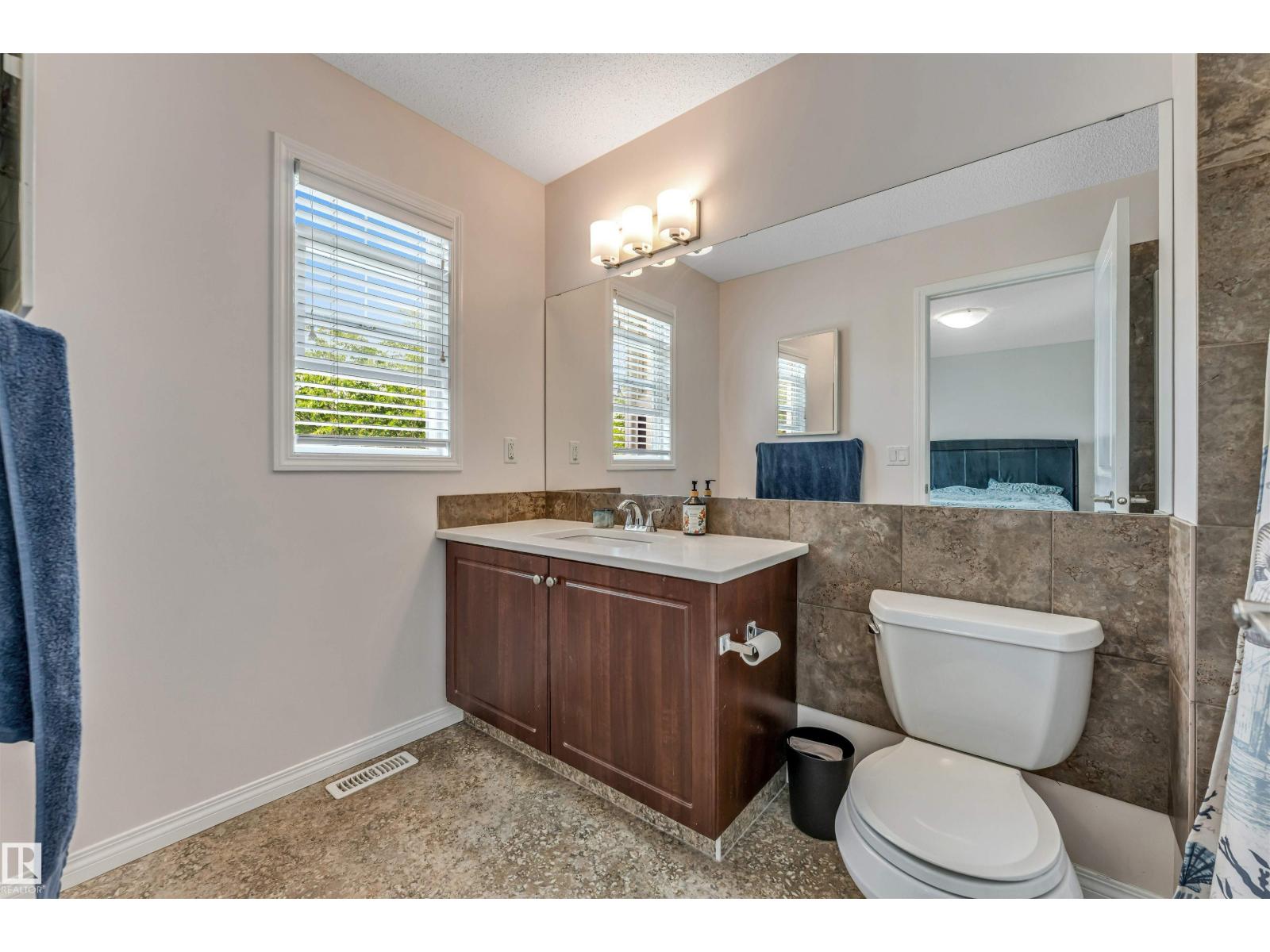 1135 74 ST SW - 37